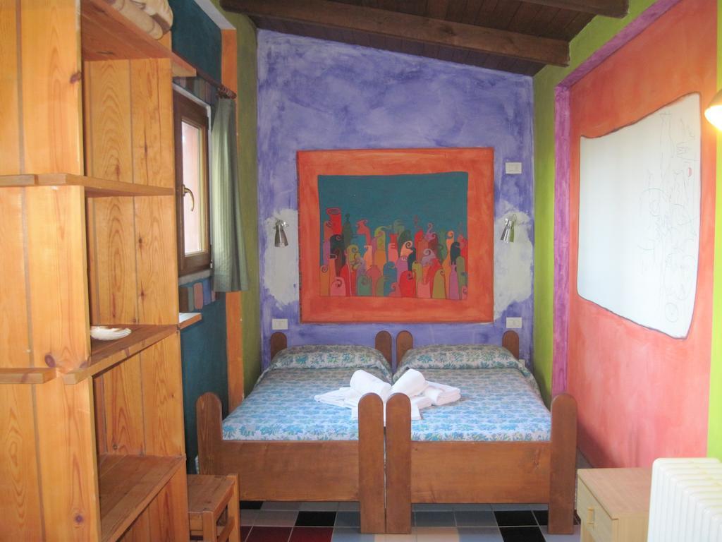 Libera Universita Di Alcatraz Guest House Morleschio ห้อง รูปภาพ
